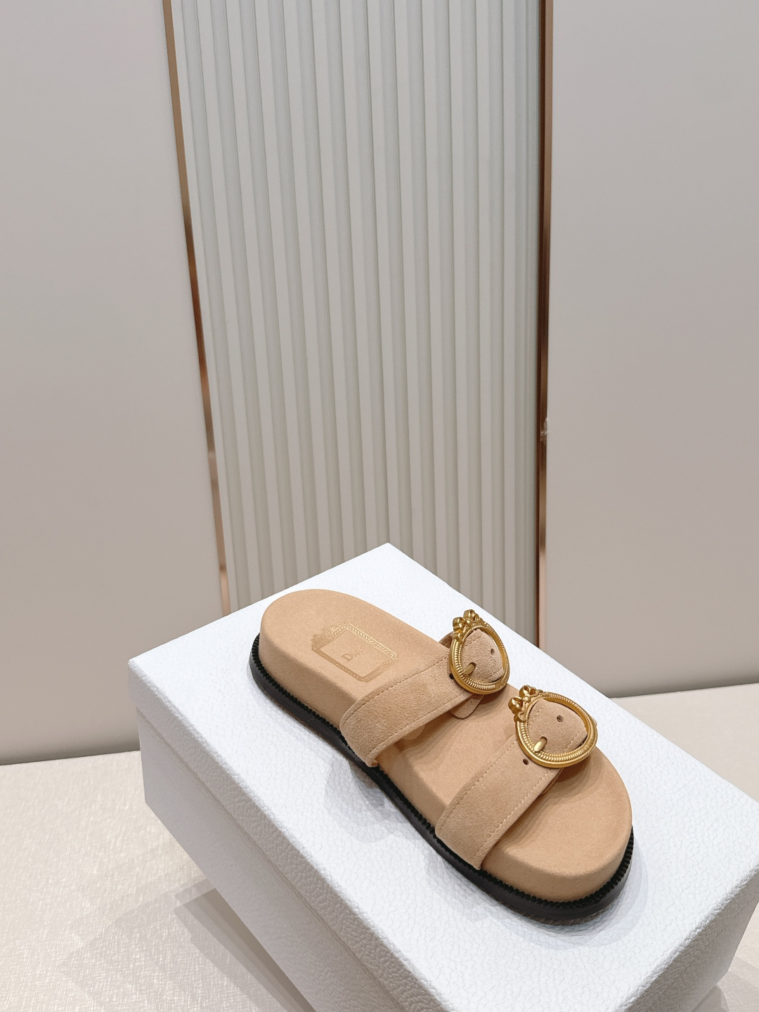 Dior Dior迪奥2026 最新皮带扣凉鞋拖鞋系列 最新模具五金 超耐看超百搭款 上脚非常舒适 显瘦又显白 鞋面 定制鞋面