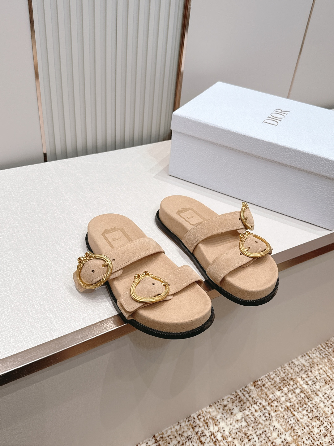 Dior Dior迪奥2026 最新皮带扣凉鞋拖鞋系列 最新模具五金 超耐看超百搭款 上脚非常舒适 显瘦又显白 鞋面 定制鞋面