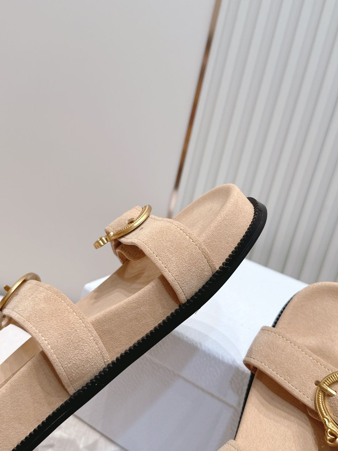 Dior Dior迪奥2026 最新皮带扣凉鞋拖鞋系列 最新模具五金 超耐看超百搭款 上脚非常舒适 显瘦又显白 鞋面 定制鞋面