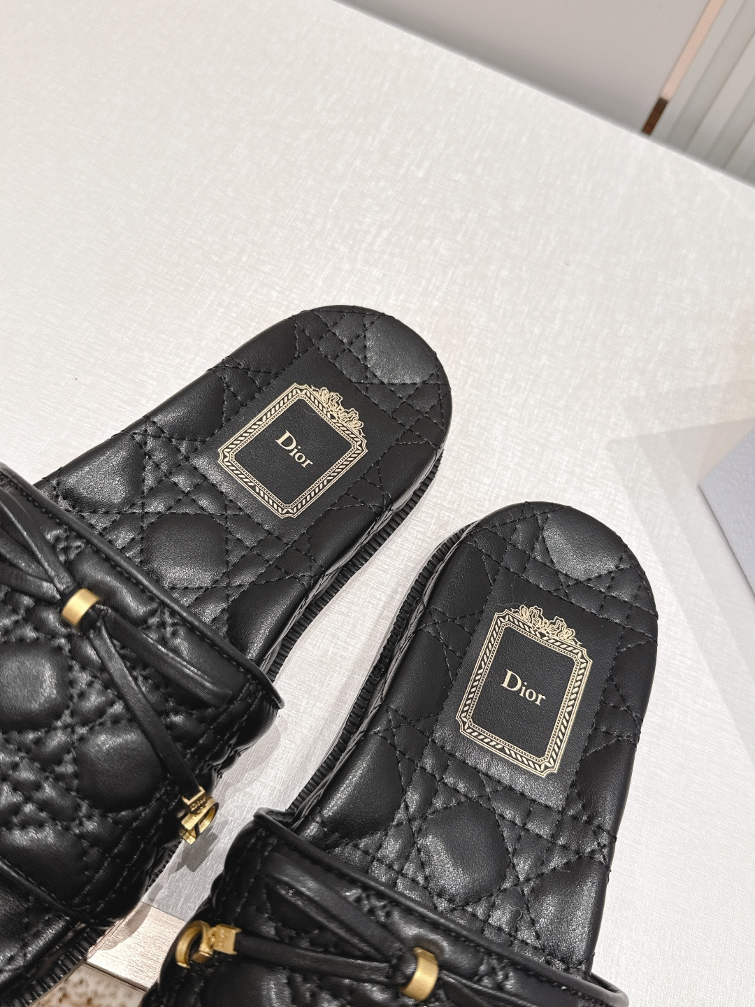 Dior Dior迪奥2026 最新拖鞋系列 D家 刺绣菱格 超耐看超百搭款 上脚非常舒适 显瘦又显白 鞋面 定制鞋面