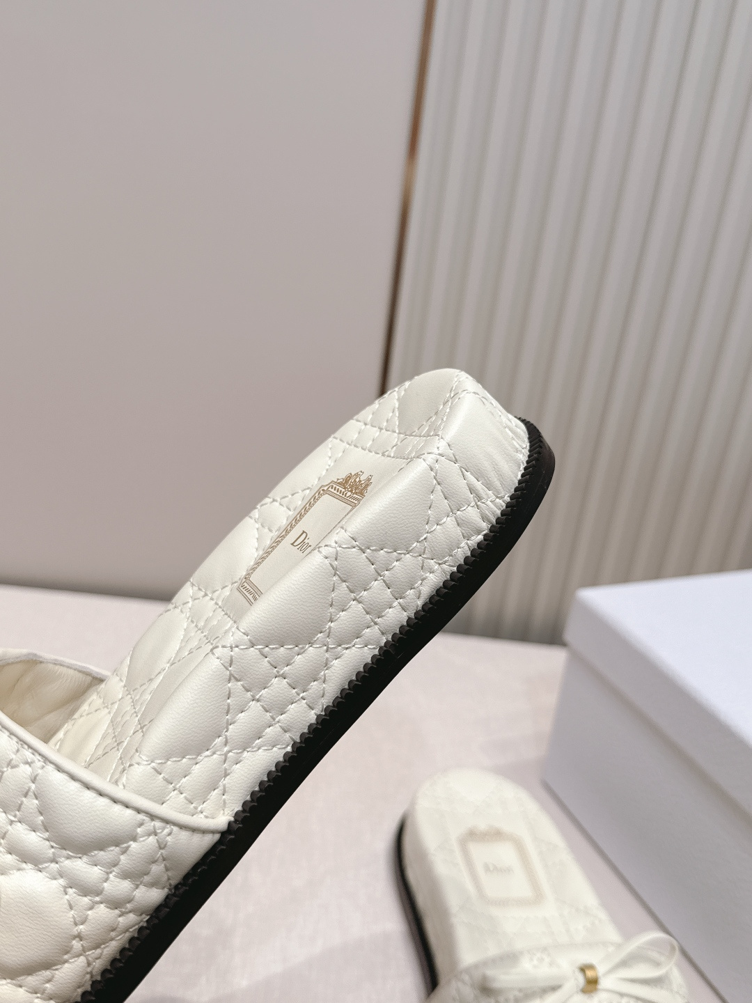 Dior Dior迪奥2026 最新拖鞋系列 D家 刺绣菱格 超耐看超百搭款 上脚非常舒适 显瘦又显白 鞋面 定制鞋面