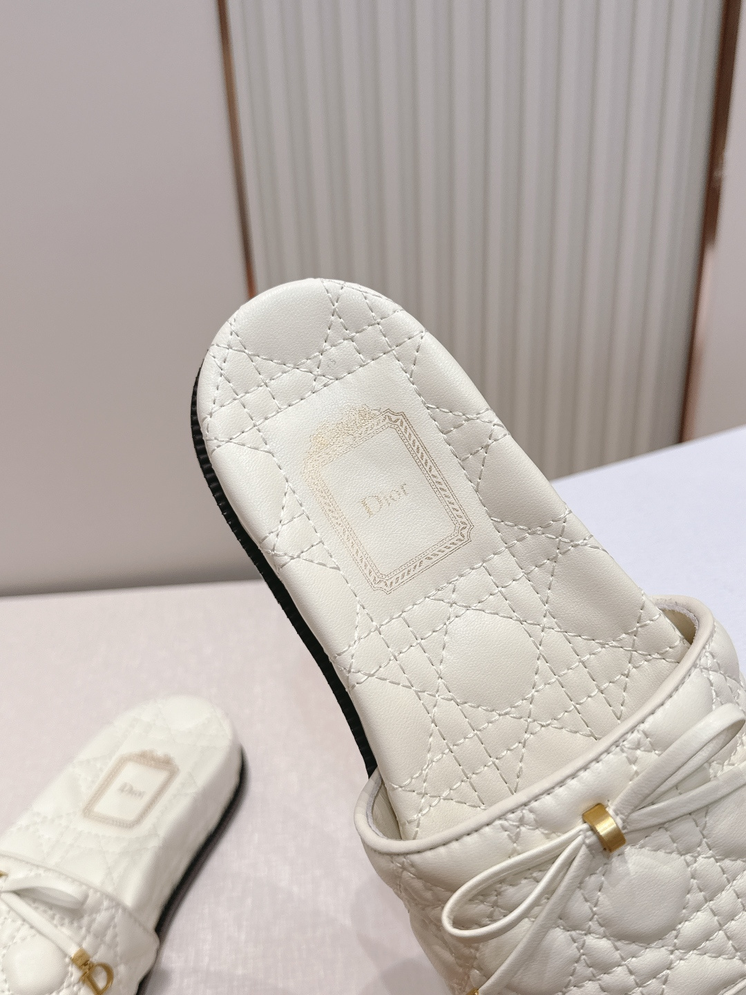 Dior Dior迪奥2026 最新拖鞋系列 D家 刺绣菱格 超耐看超百搭款 上脚非常舒适 显瘦又显白 鞋面 定制鞋面