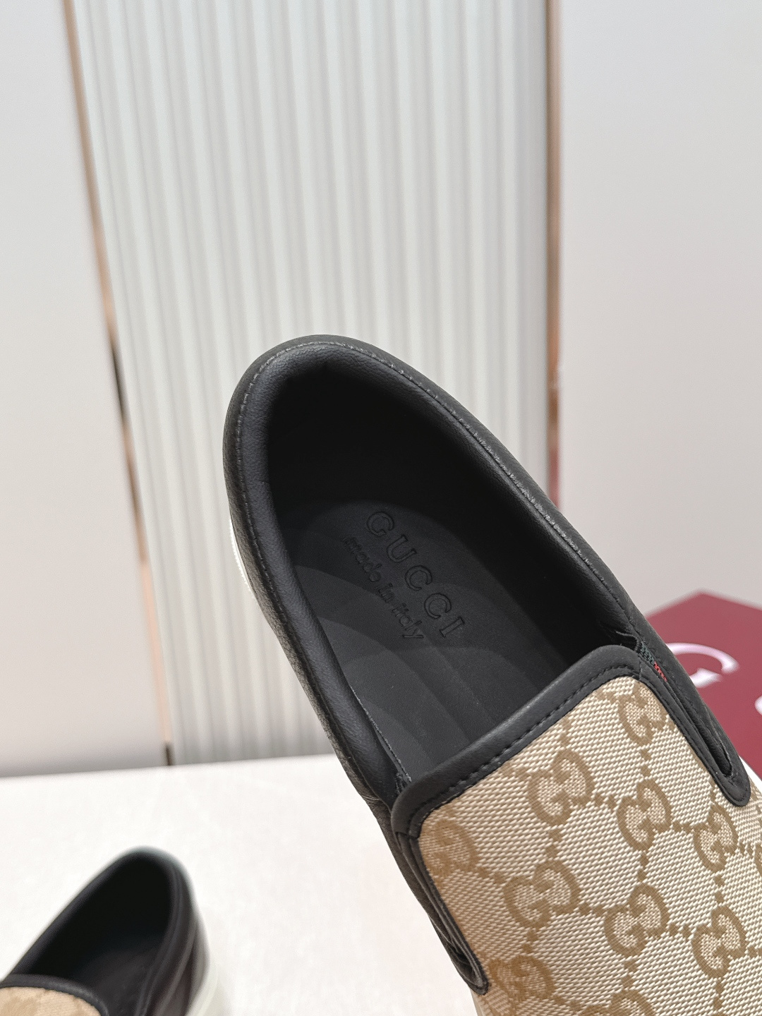GUCCI·古驰 2026ss男码新款 G家Ace系列蜜蜂小白鞋滑板鞋休闲乐福鞋顶级版本🔝原版购入开发做 GUCCI·古驰 2026ss男码新款 G家Ace系列蜜蜂小白鞋滑板鞋休闲乐福鞋顶级版本🔝原版购入开发做
