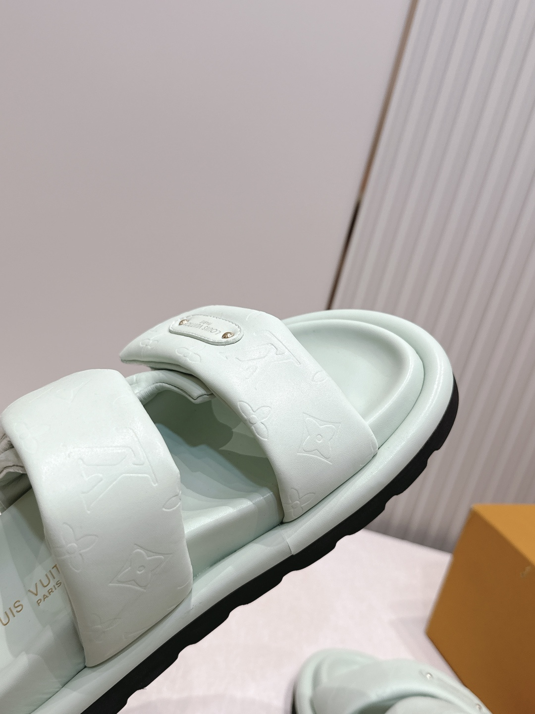 皮面  男加10LV路易威登 情侣款 POOL PILLOW COMFORT 魔术贴 丹宁牛仔布 棋盘格