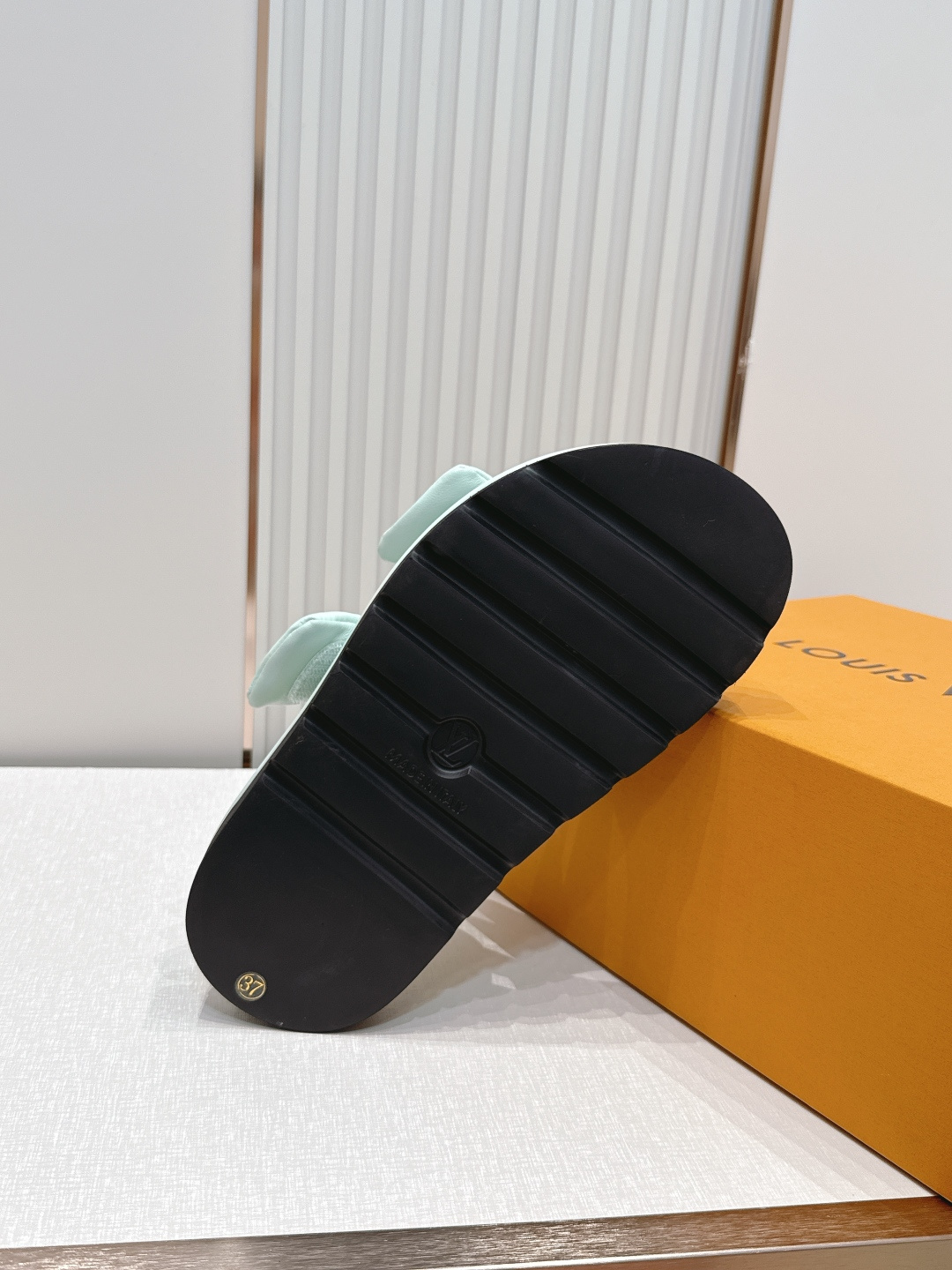 皮面  男加10LV路易威登 情侣款 POOL PILLOW COMFORT 魔术贴 丹宁牛仔布 棋盘格