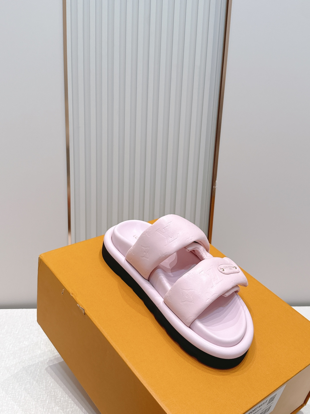 皮面  男加10LV路易威登 情侣款 POOL PILLOW COMFORT 魔术贴 丹宁牛仔布 棋盘格