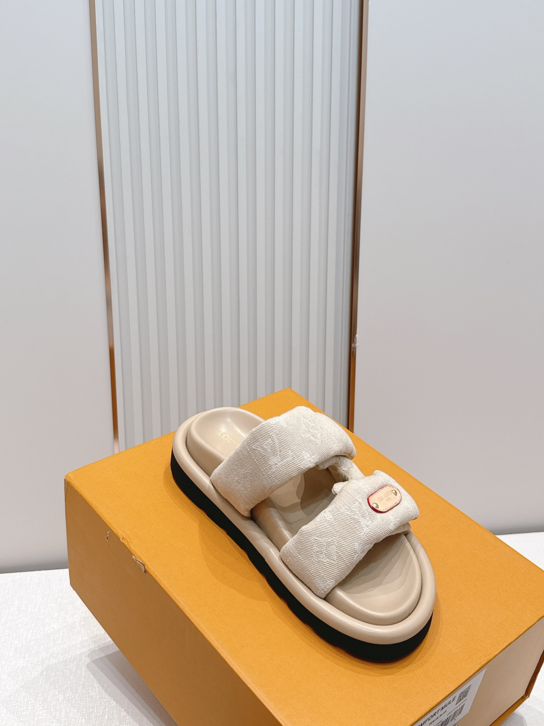 布面  男加10LV路易威登 情侣款 POOL PILLOW COMFORT 魔术贴 丹宁牛仔布 棋盘格