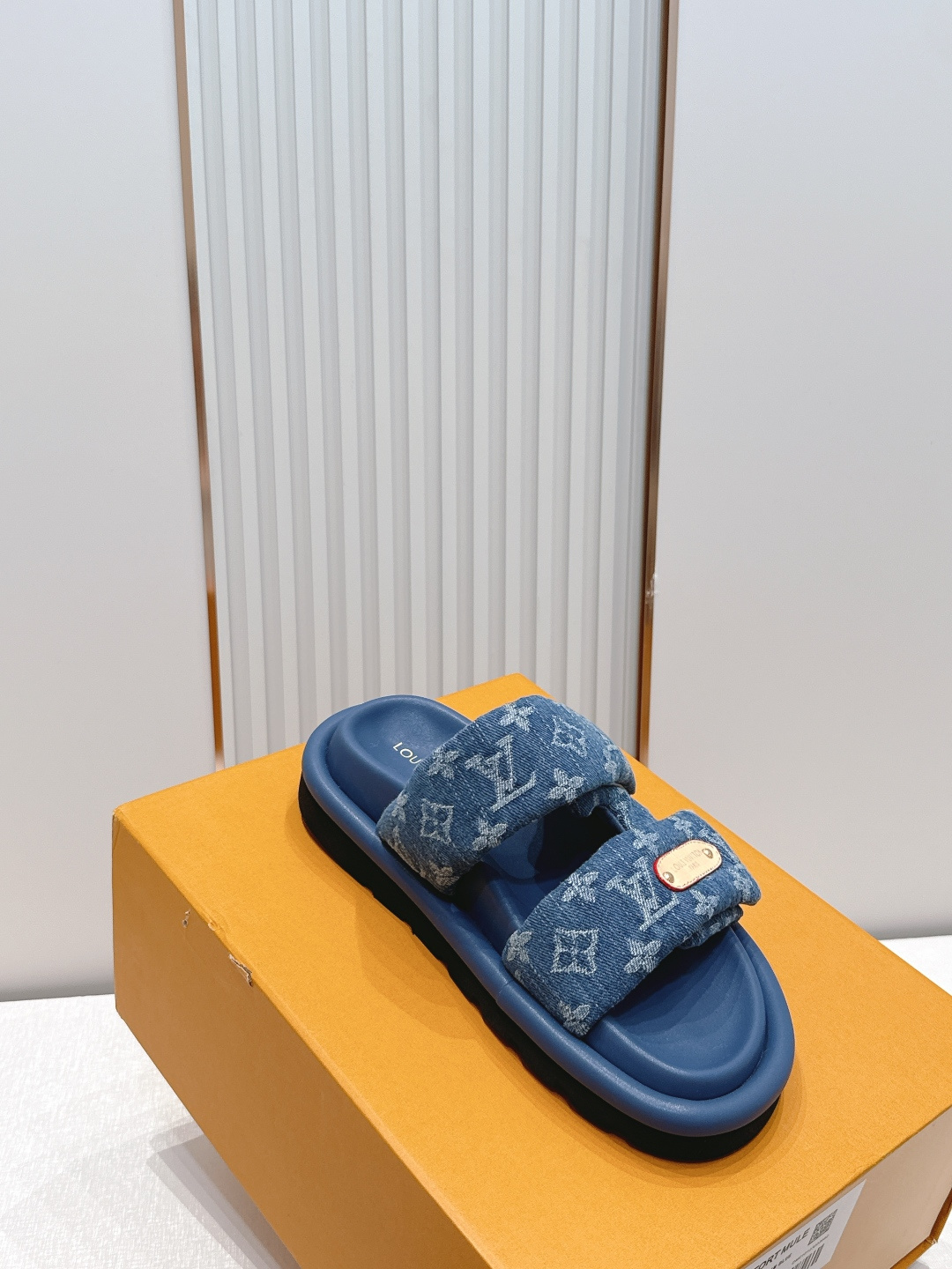 布面  男加10LV路易威登 情侣款 POOL PILLOW COMFORT 魔术贴 丹宁牛仔布 棋盘格