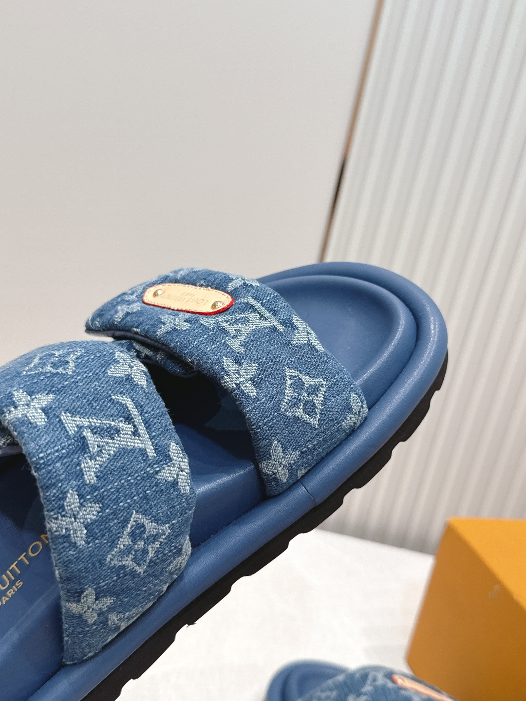 布面  男加10LV路易威登 情侣款 POOL PILLOW COMFORT 魔术贴 丹宁牛仔布 棋盘格
