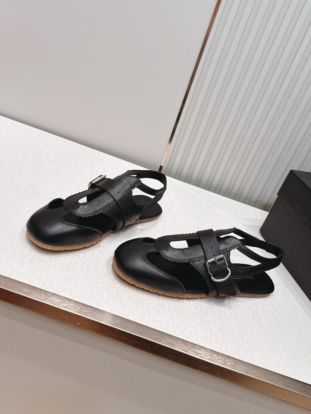 Unknown Dries Van Noten·DVN 缕空凉鞋