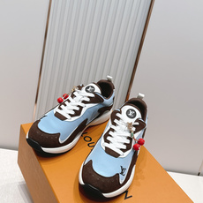 男款 樱桃🍒扣加50 LV Runner Tatic男款运动鞋是Louis Vuitton 高端休闲鞋, 男款 樱桃🍒扣加50 LV Runner Tatic男款运动鞋是Louis Vuitton 高端休闲鞋,