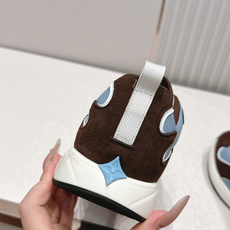 男款 樱桃🍒扣加50 LV Runner Tatic男款运动鞋是Louis Vuitton 高端休闲鞋, 男款 樱桃🍒扣加50 LV Runner Tatic男款运动鞋是Louis Vuitton 高端休闲鞋,