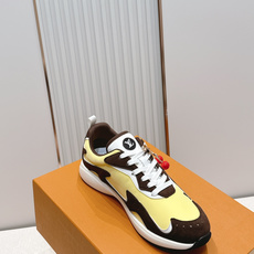 男款 樱桃🍒扣加50 LV Runner Tatic男款运动鞋是Louis Vuitton 高端休闲鞋, 男款 樱桃🍒扣加50 LV Runner Tatic男款运动鞋是Louis Vuitton 高端休闲鞋,