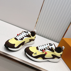 男款 樱桃🍒扣加50 LV Runner Tatic男款运动鞋是Louis Vuitton 高端休闲鞋, 男款 樱桃🍒扣加50 LV Runner Tatic男款运动鞋是Louis Vuitton 高端休闲鞋,