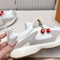 男款 樱桃🍒扣加50 LV Runner Tatic男款运动鞋是Louis Vuitton 高端休闲鞋, 男款 樱桃🍒扣加50 LV Runner Tatic男款运动鞋是Louis Vuitton 高端休闲鞋,
