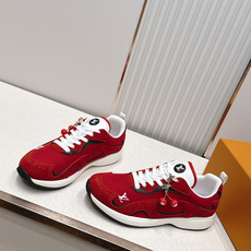 男款 樱桃🍒扣加50 LV Runner Tatic男款运动鞋是Louis Vuitton 高端休闲鞋, 男款 樱桃🍒扣加50 LV Runner Tatic男款运动鞋是Louis Vuitton 高端休闲鞋,
