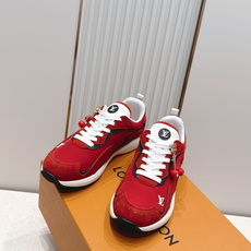 男款 樱桃🍒扣加50 LV Runner Tatic男款运动鞋是Louis Vuitton 高端休闲鞋, 男款 樱桃🍒扣加50 LV Runner Tatic男款运动鞋是Louis Vuitton 高端休闲鞋,