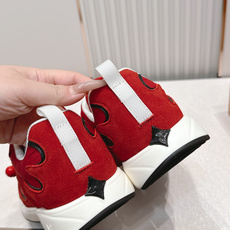男款 樱桃🍒扣加50 LV Runner Tatic男款运动鞋是Louis Vuitton 高端休闲鞋, 男款 樱桃🍒扣加50 LV Runner Tatic男款运动鞋是Louis Vuitton 高端休闲鞋,