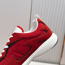 男款 樱桃🍒扣加50 LV Runner Tatic男款运动鞋是Louis Vuitton 高端休闲鞋, 男款 樱桃🍒扣加50 LV Runner Tatic男款运动鞋是Louis Vuitton 高端休闲鞋,
