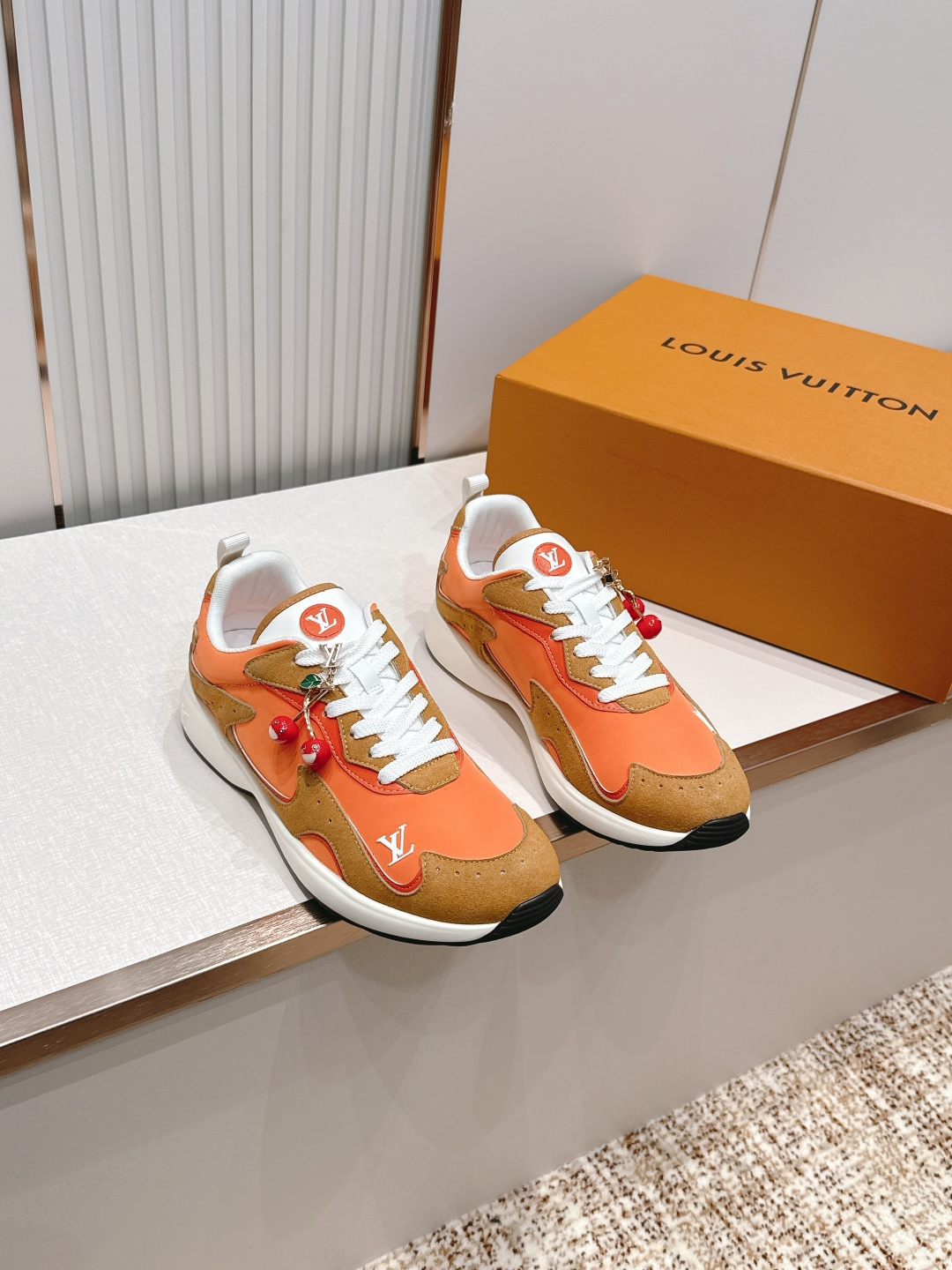 男款 樱桃🍒扣加50 LV Runner Tatic男款运动鞋是Louis Vuitton 高端休闲鞋，