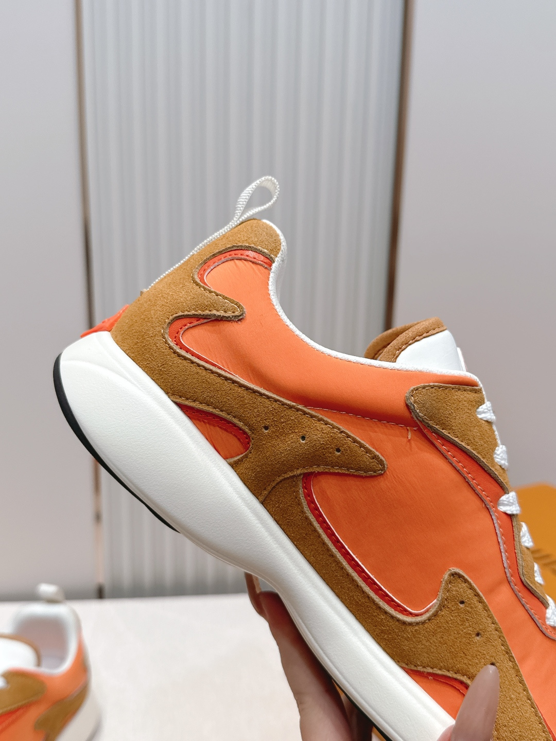 男款 樱桃🍒扣加50 LV Runner Tatic男款运动鞋是Louis Vuitton 高端休闲鞋，