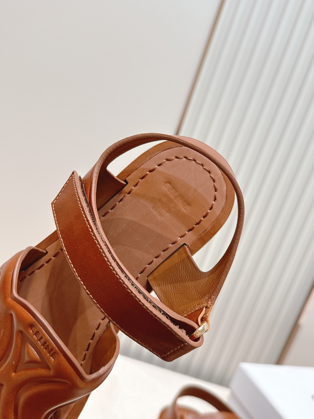 Celine CELINE 思款26夏季新款凯旋门厚底魔术贴凉鞋