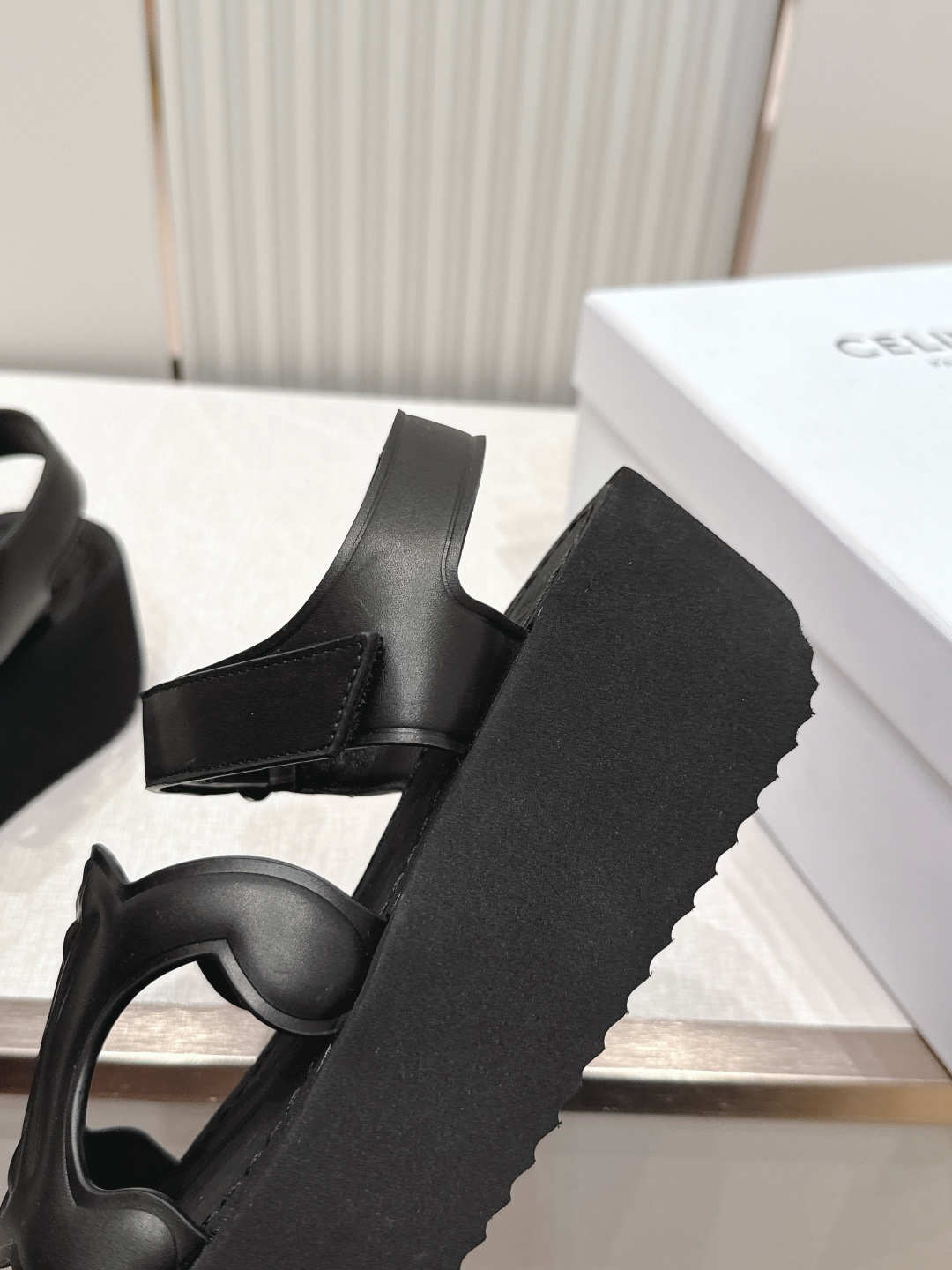 Celine CELINE 思款26夏季新款凯旋门厚底魔术贴凉鞋