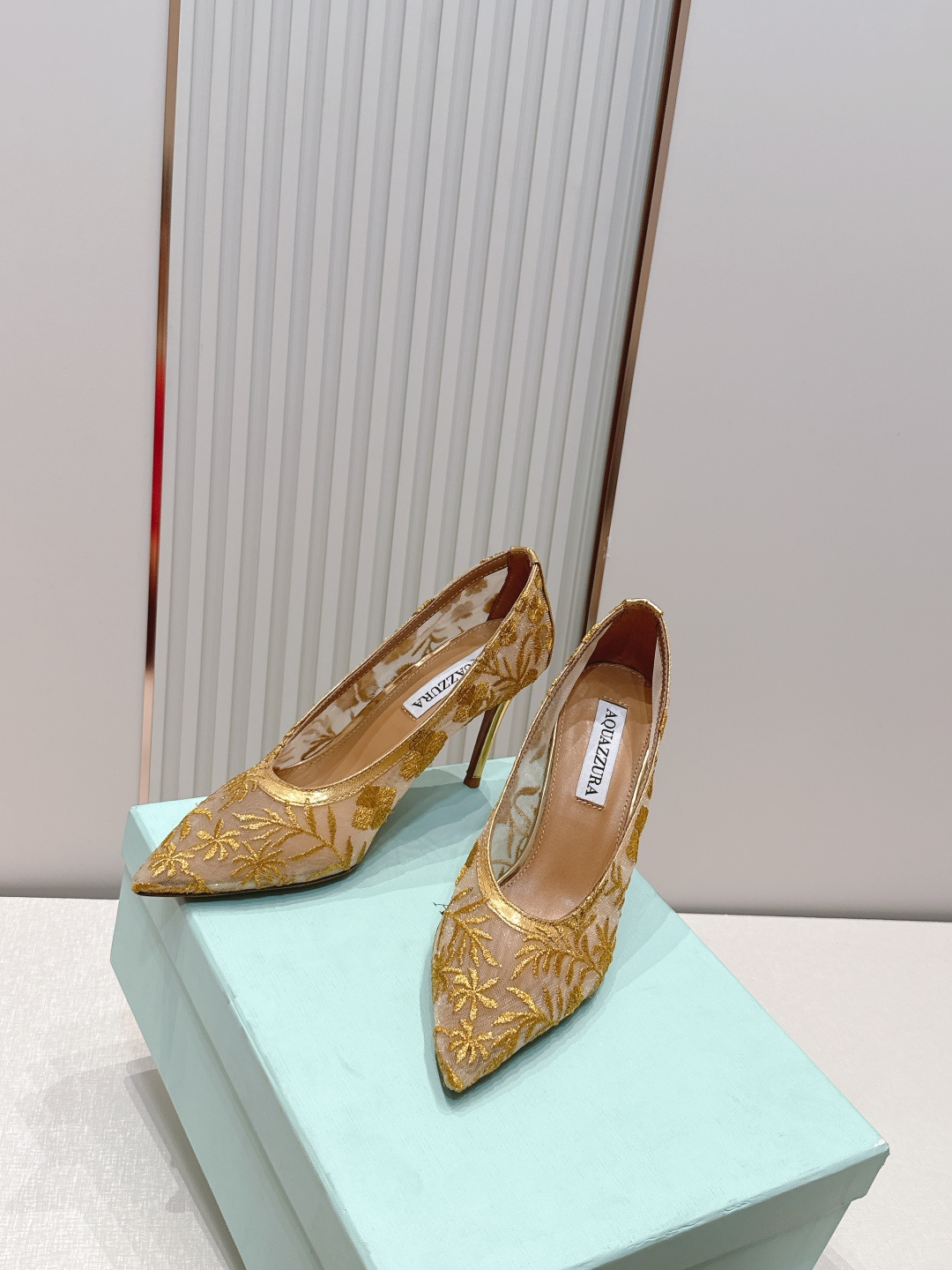 顶级版本 AQUAZZURA 菠萝2026凉鞋系列 👠     菠萝女士刺绣金银花网纱凉鞋顶级刺绣工艺 