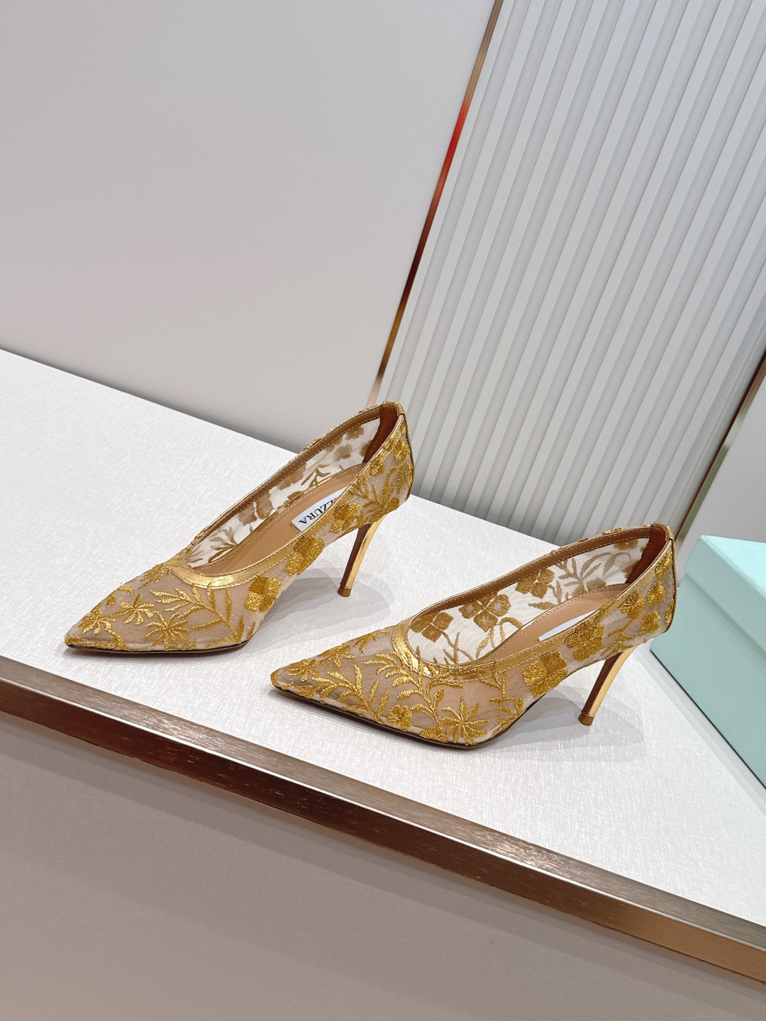 顶级版本 AQUAZZURA 菠萝2026凉鞋系列 👠     菠萝女士刺绣金银花网纱凉鞋顶级刺绣工艺 