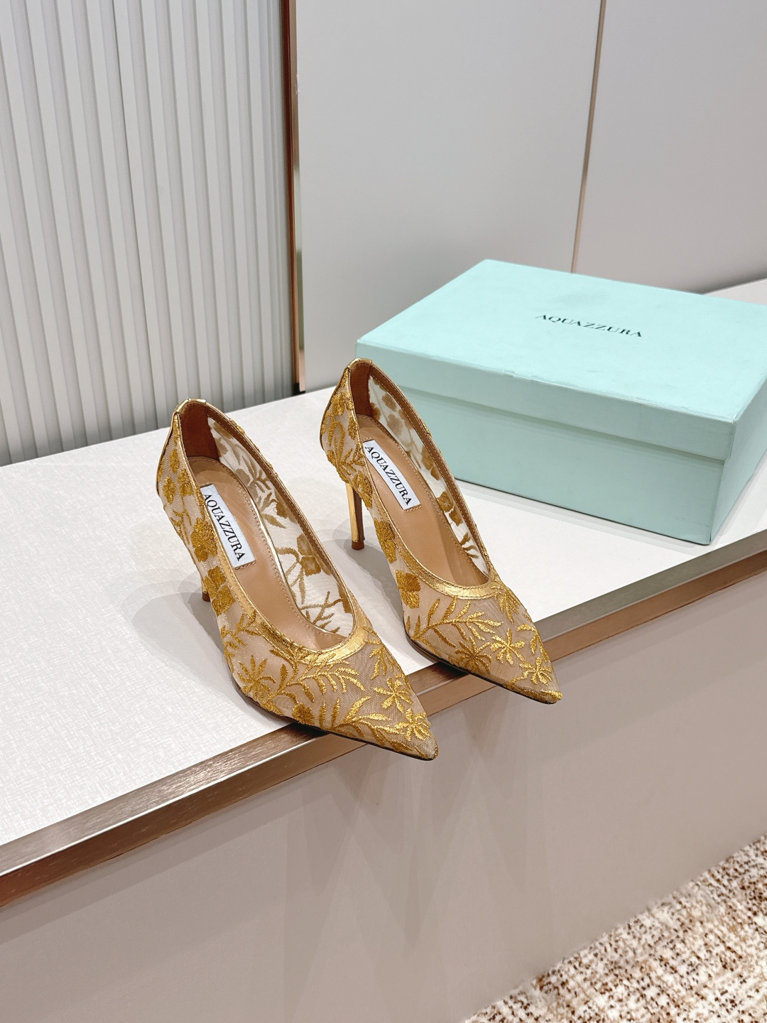 顶级版本 AQUAZZURA 菠萝2026凉鞋系列 👠     菠萝女士刺绣金银花网纱凉鞋顶级刺绣工艺 