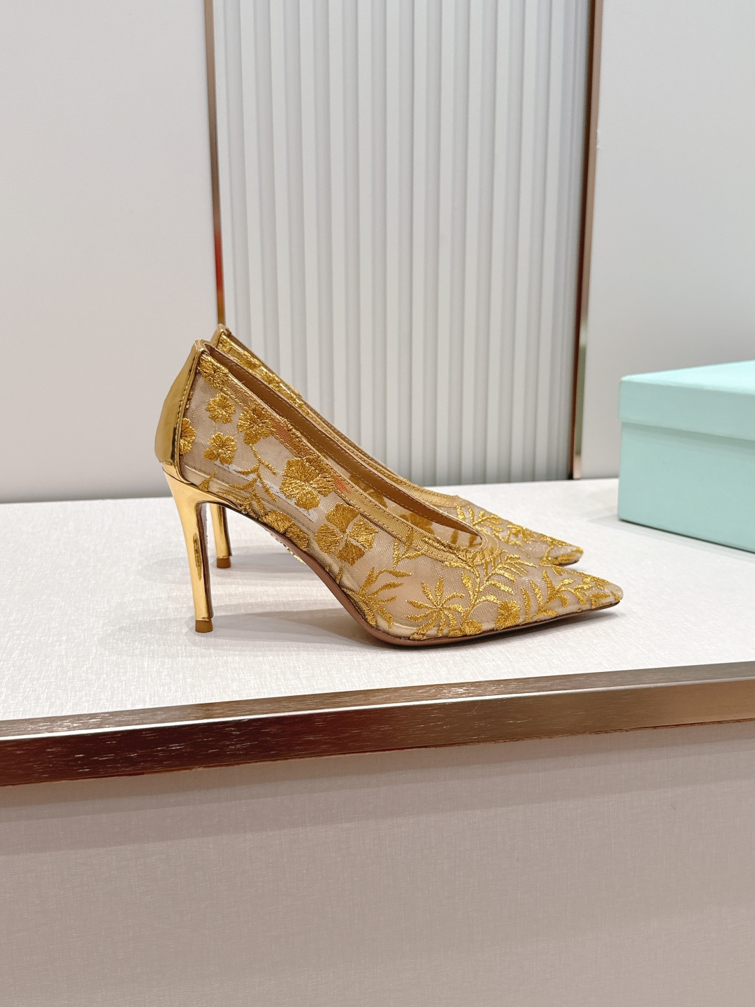 顶级版本 AQUAZZURA 菠萝2026凉鞋系列 👠     菠萝女士刺绣金银花网纱凉鞋顶级刺绣工艺 