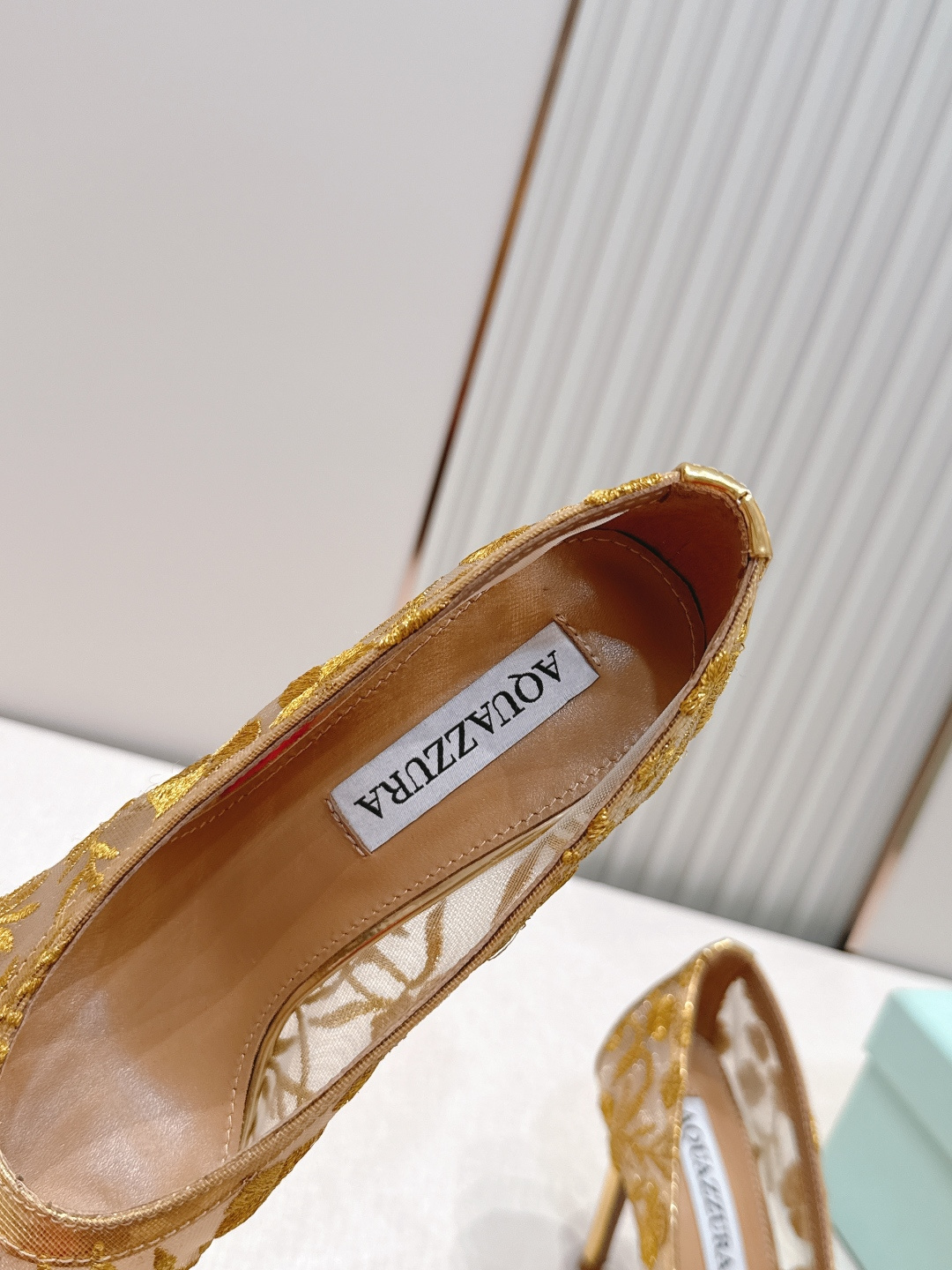 顶级版本 AQUAZZURA 菠萝2026凉鞋系列 👠     菠萝女士刺绣金银花网纱凉鞋顶级刺绣工艺 