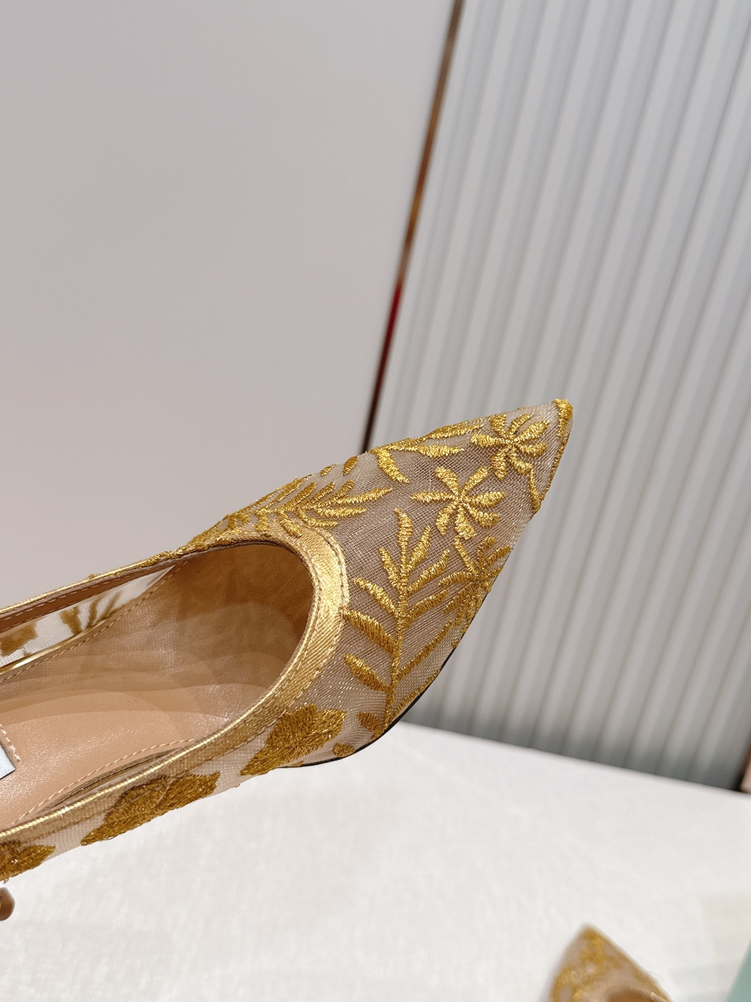 顶级版本 AQUAZZURA 菠萝2026凉鞋系列 👠     菠萝女士刺绣金银花网纱凉鞋顶级刺绣工艺 