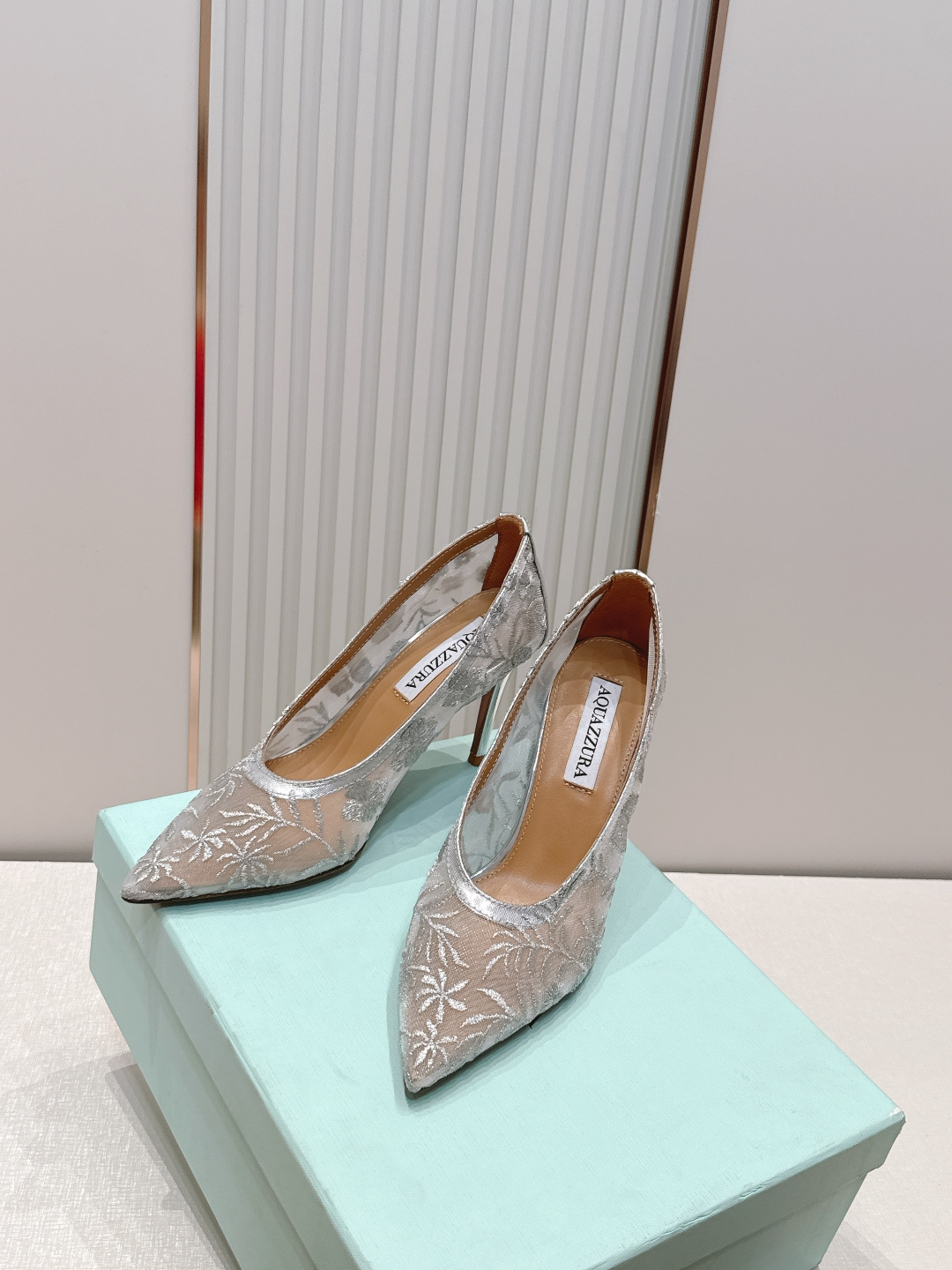 顶级版本 AQUAZZURA 菠萝2026凉鞋系列 👠     菠萝女士刺绣金银花网纱凉鞋顶级刺绣工艺 