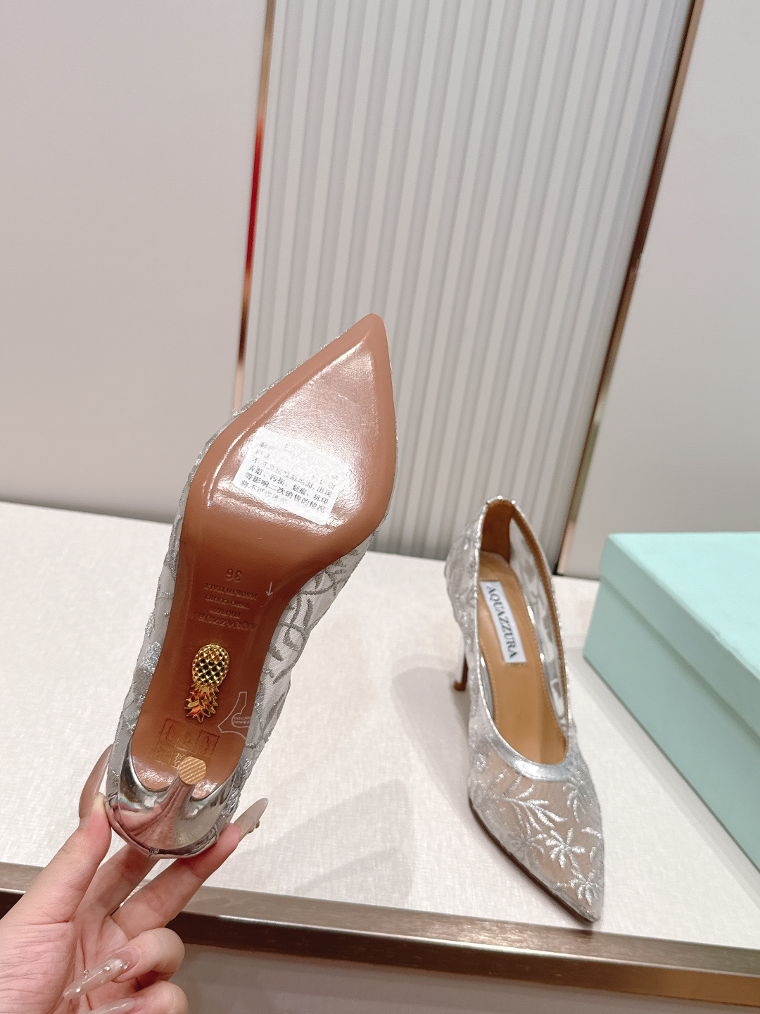 顶级版本 AQUAZZURA 菠萝2026凉鞋系列 👠     菠萝女士刺绣金银花网纱凉鞋顶级刺绣工艺 