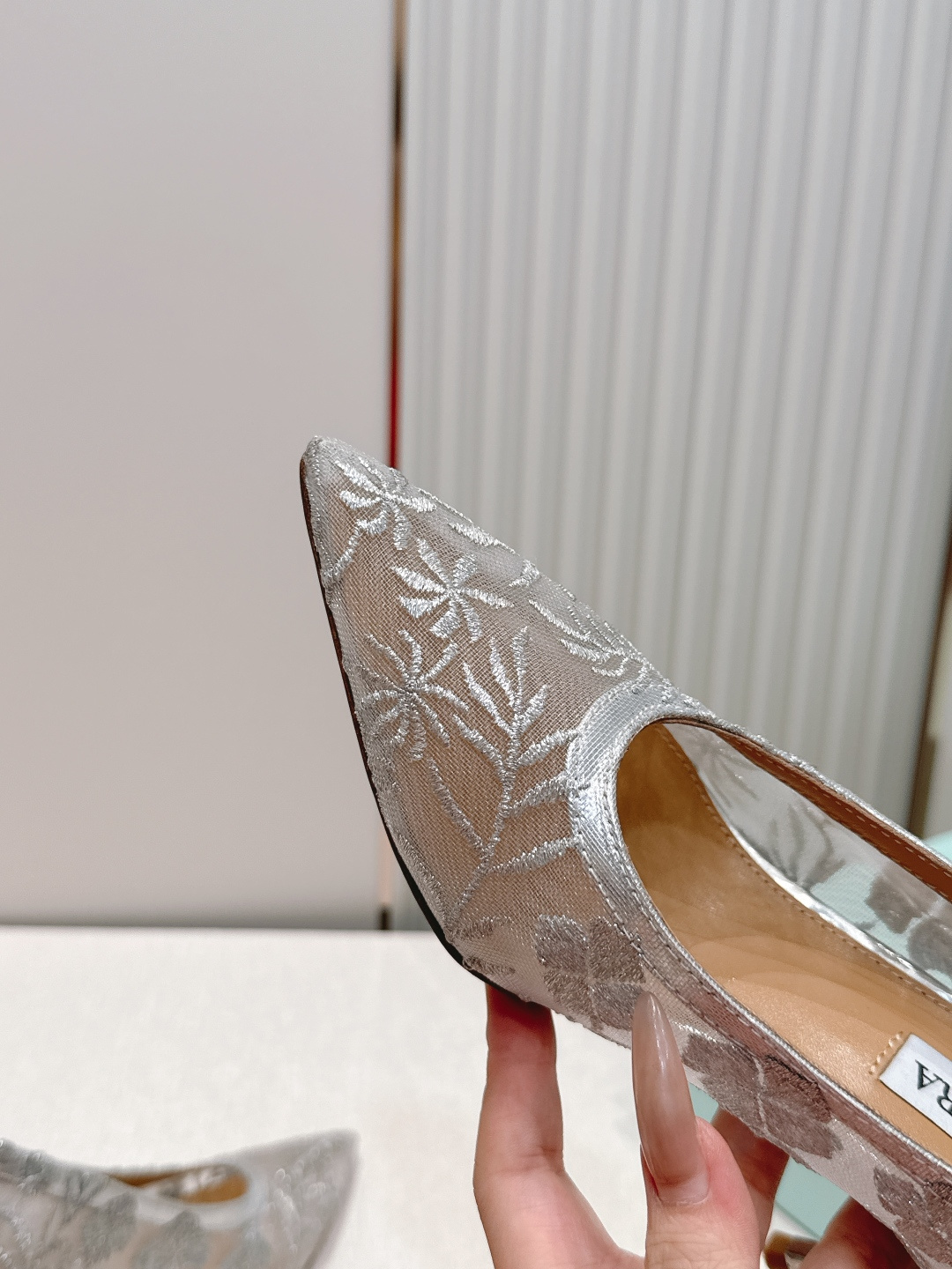 顶级版本 AQUAZZURA 菠萝2026凉鞋系列 👠     菠萝女士刺绣金银花网纱凉鞋顶级刺绣工艺 