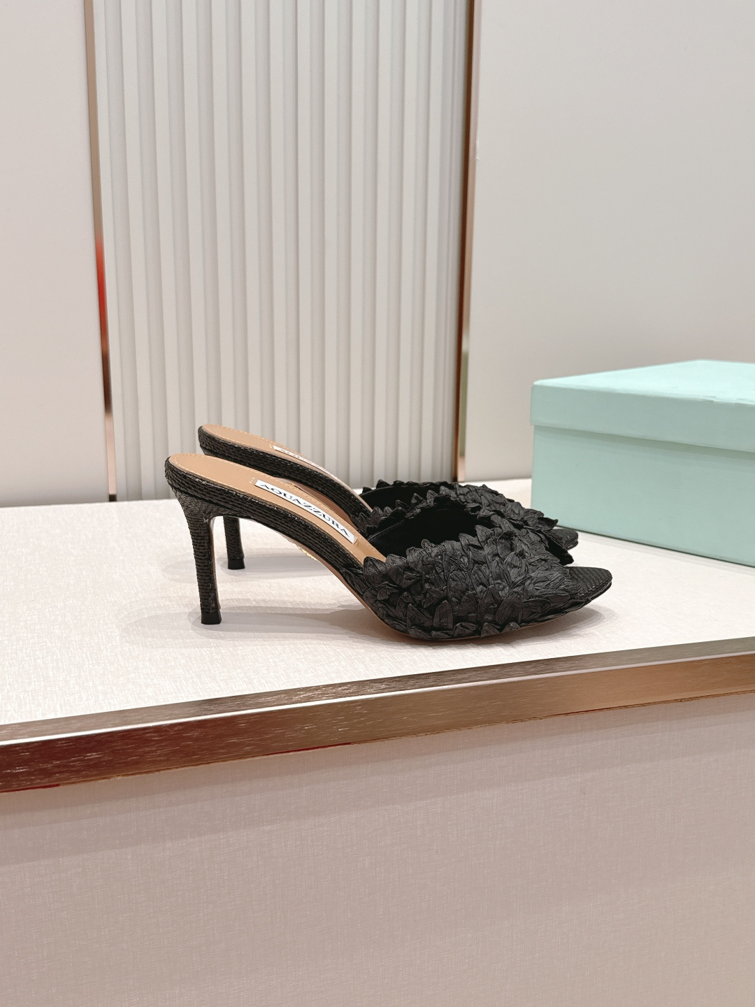 顶级版本  Aquazzura 菠萝凉鞋系列 拖鞋 的（水蛇履） 的 Rio Flirt 系列，也是品牌