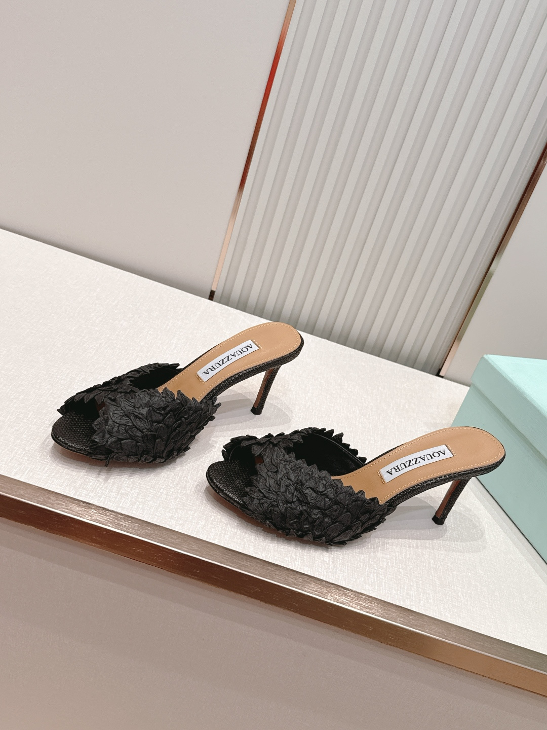 顶级版本  Aquazzura 菠萝凉鞋系列 拖鞋 的（水蛇履） 的 Rio Flirt 系列，也是品牌