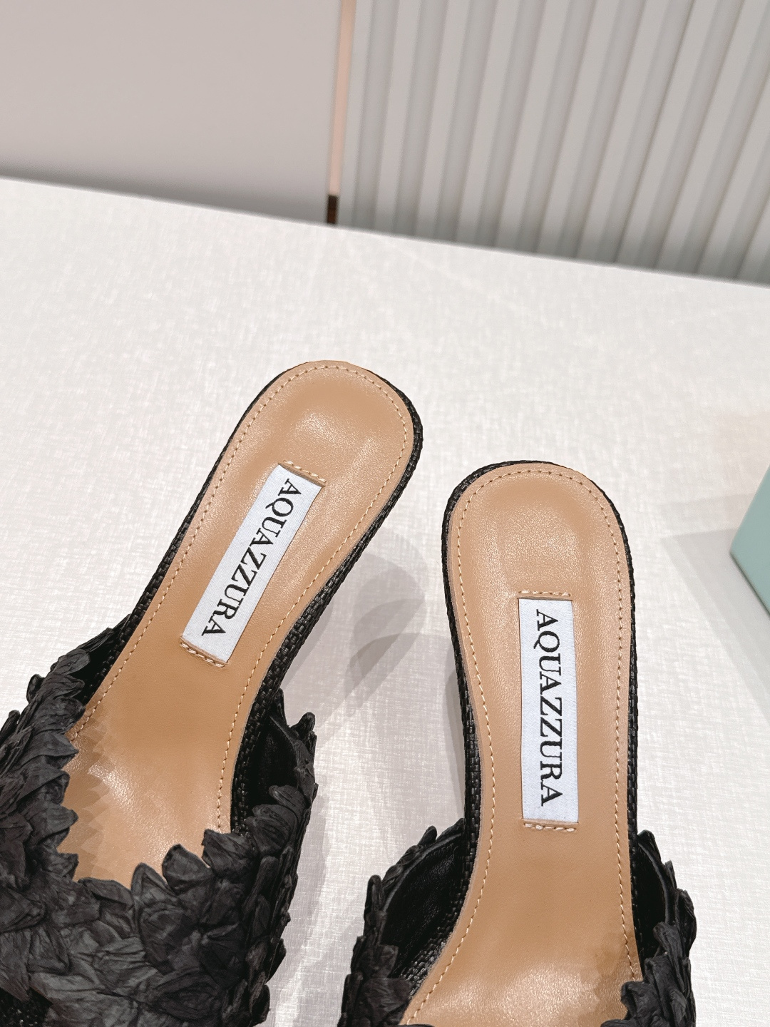 顶级版本  Aquazzura 菠萝凉鞋系列 拖鞋 的（水蛇履） 的 Rio Flirt 系列，也是品牌