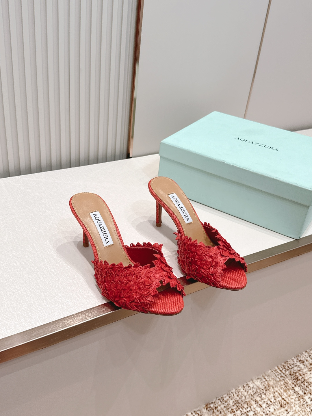 顶级版本  Aquazzura 菠萝凉鞋系列 拖鞋 的（水蛇履） 的 Rio Flirt 系列，也是品牌