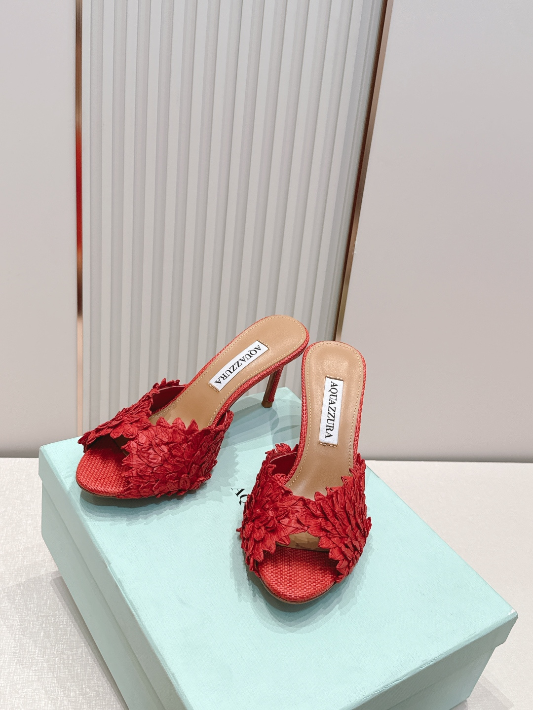 顶级版本  Aquazzura 菠萝凉鞋系列 拖鞋 的（水蛇履） 的 Rio Flirt 系列，也是品牌