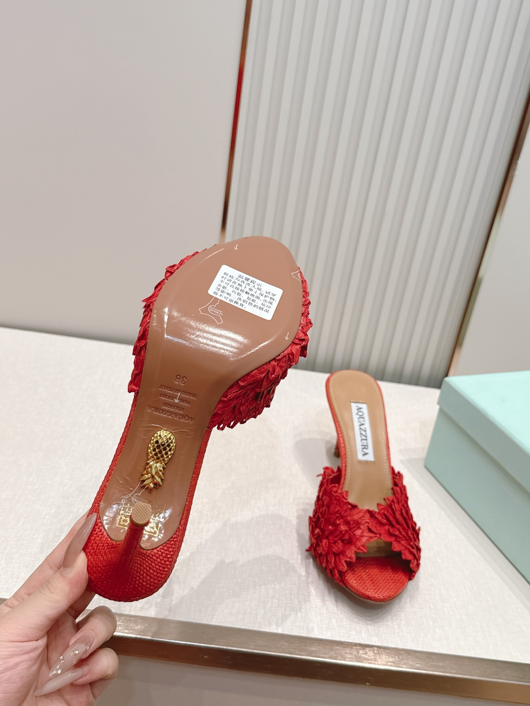 顶级版本  Aquazzura 菠萝凉鞋系列 拖鞋 的（水蛇履） 的 Rio Flirt 系列，也是品牌