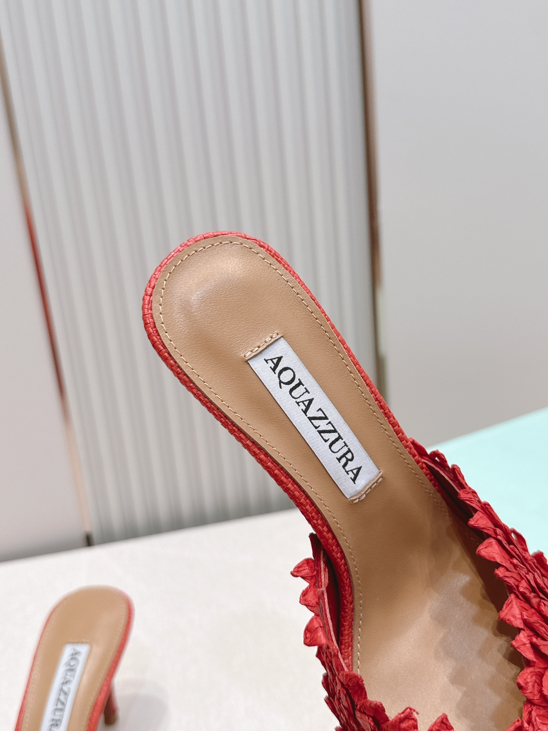 顶级版本  Aquazzura 菠萝凉鞋系列 拖鞋 的（水蛇履） 的 Rio Flirt 系列，也是品牌