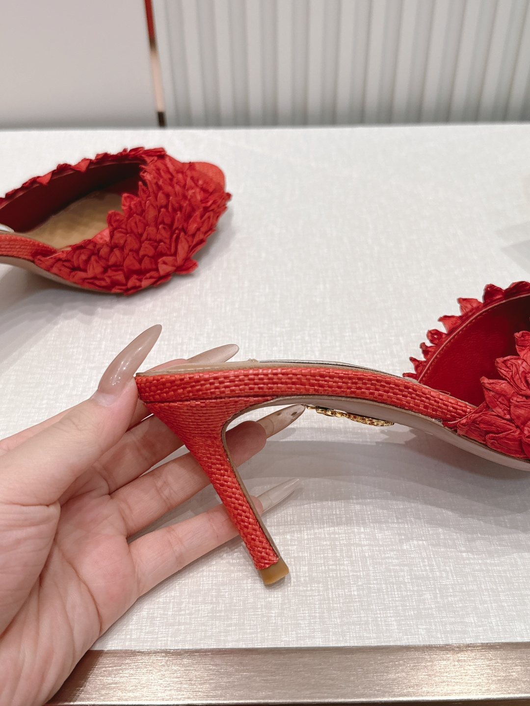 顶级版本  Aquazzura 菠萝凉鞋系列 拖鞋 的（水蛇履） 的 Rio Flirt 系列，也是品牌