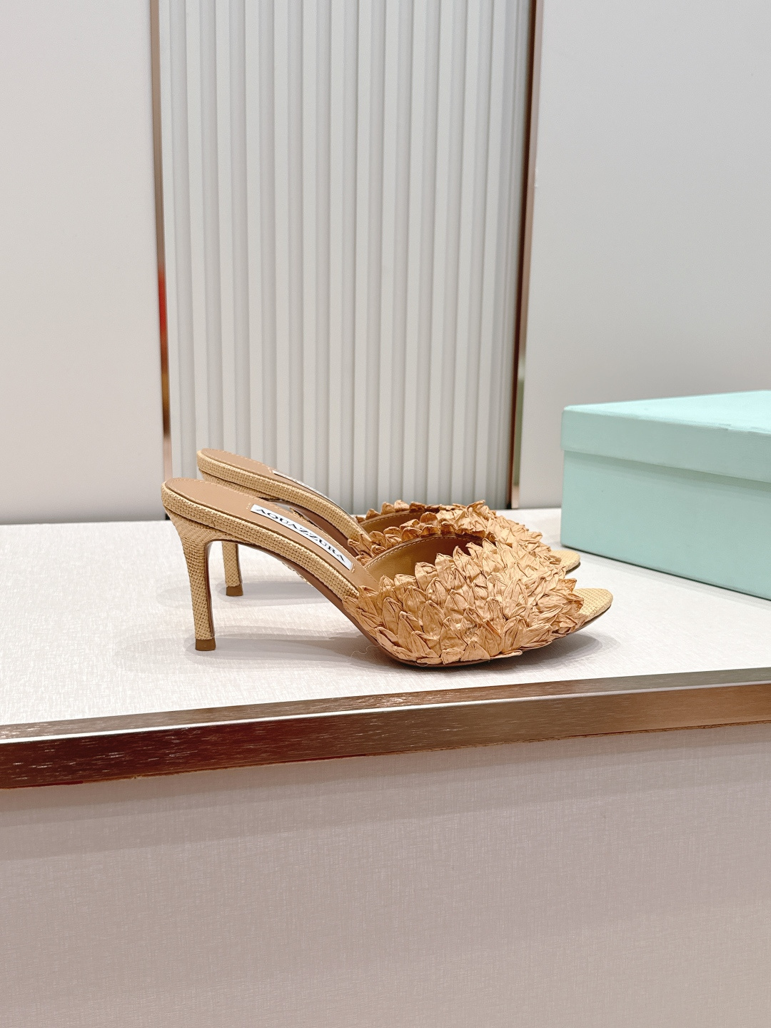 顶级版本  Aquazzura 菠萝凉鞋系列 拖鞋 的（水蛇履） 的 Rio Flirt 系列，也是品牌