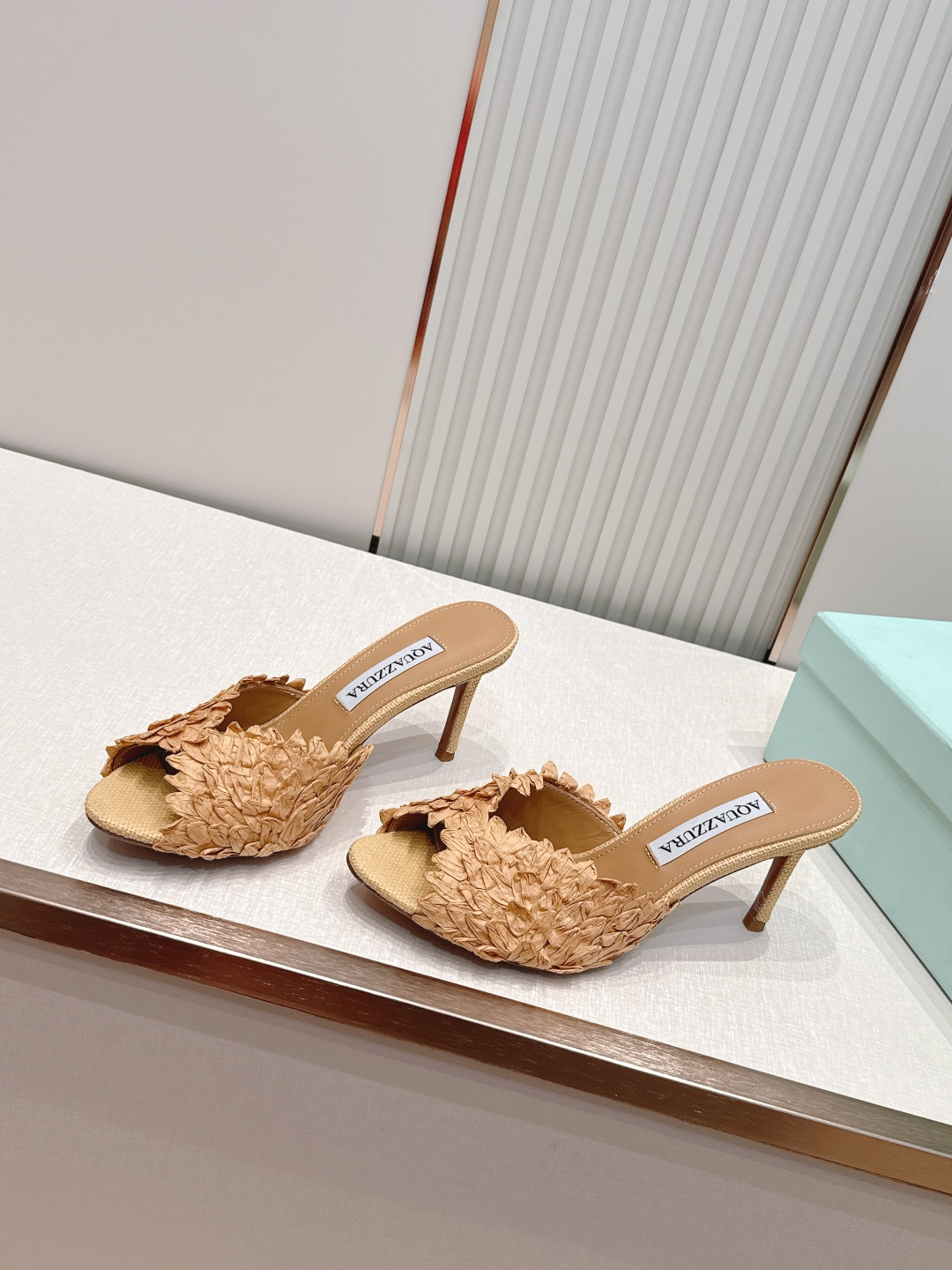 顶级版本  Aquazzura 菠萝凉鞋系列 拖鞋 的（水蛇履） 的 Rio Flirt 系列，也是品牌