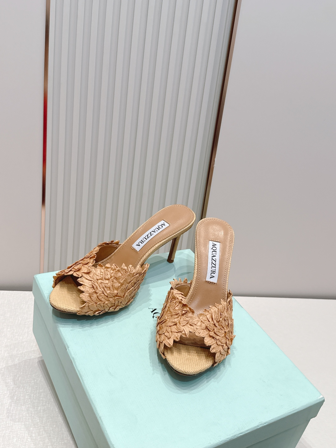 顶级版本  Aquazzura 菠萝凉鞋系列 拖鞋 的（水蛇履） 的 Rio Flirt 系列，也是品牌