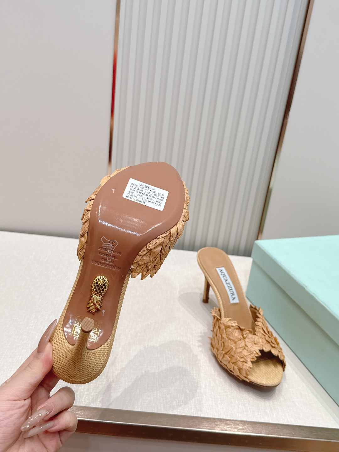 顶级版本  Aquazzura 菠萝凉鞋系列 拖鞋 的（水蛇履） 的 Rio Flirt 系列，也是品牌