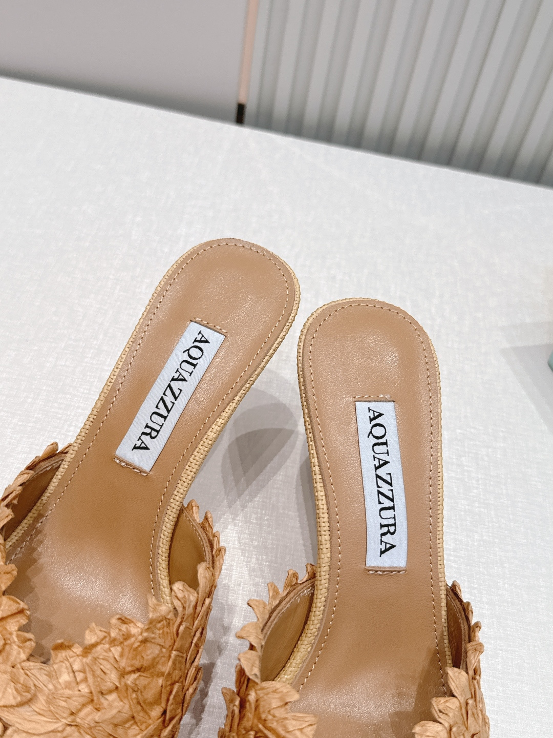 顶级版本  Aquazzura 菠萝凉鞋系列 拖鞋 的（水蛇履） 的 Rio Flirt 系列，也是品牌