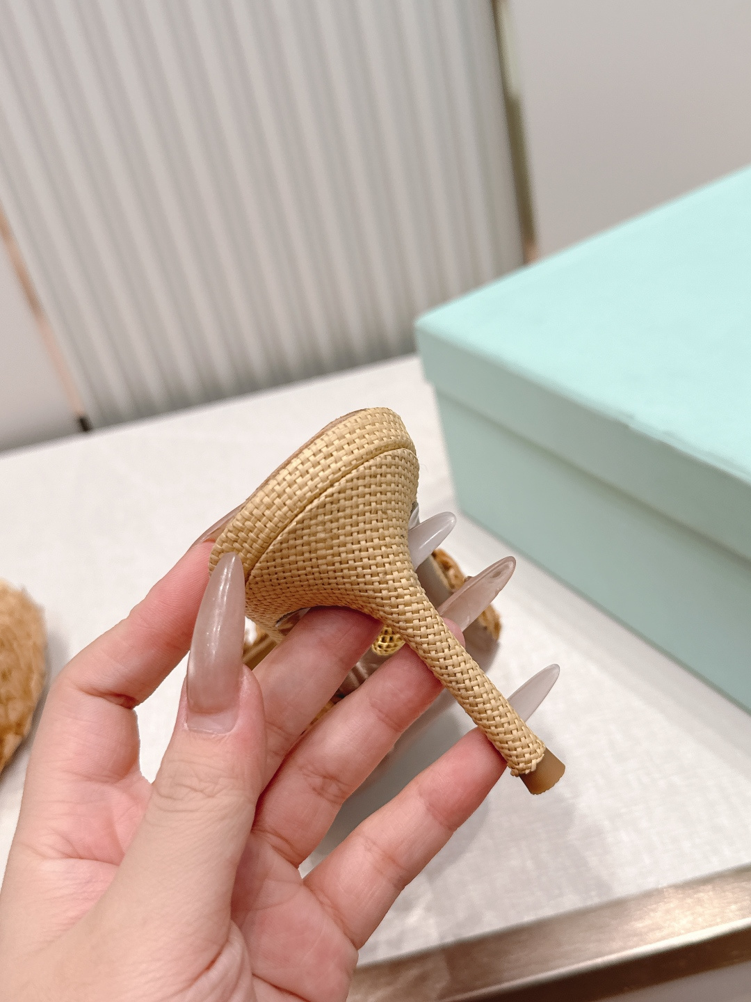 顶级版本  Aquazzura 菠萝凉鞋系列 拖鞋 的（水蛇履） 的 Rio Flirt 系列，也是品牌